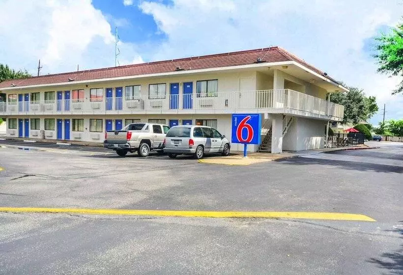 Motel 6 Huntsville, Tx