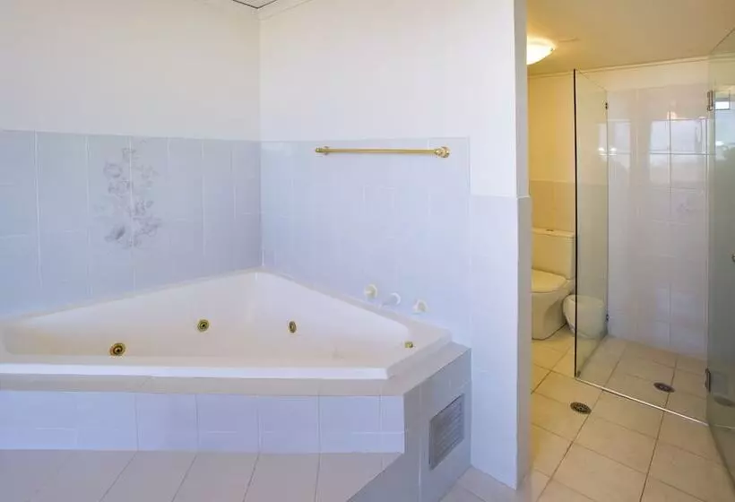 Tradewinds Apartments