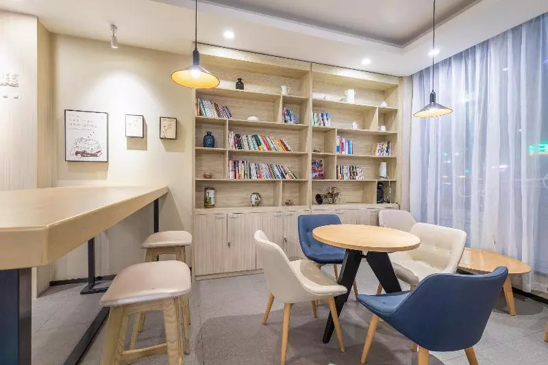 Hotelli Hanting Express Qidong Jianghai Middle Road