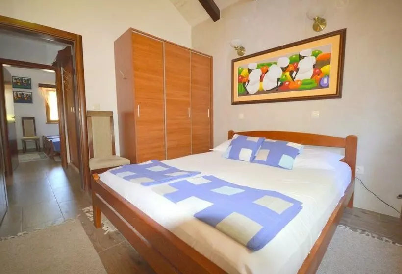 هتل Lazzaro Apartments