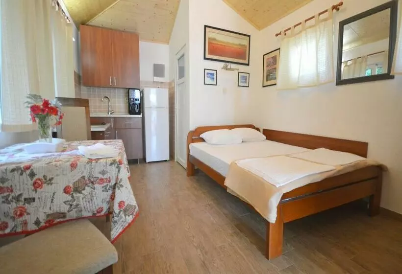 هتل Lazzaro Apartments
