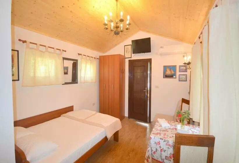 هتل Lazzaro Apartments