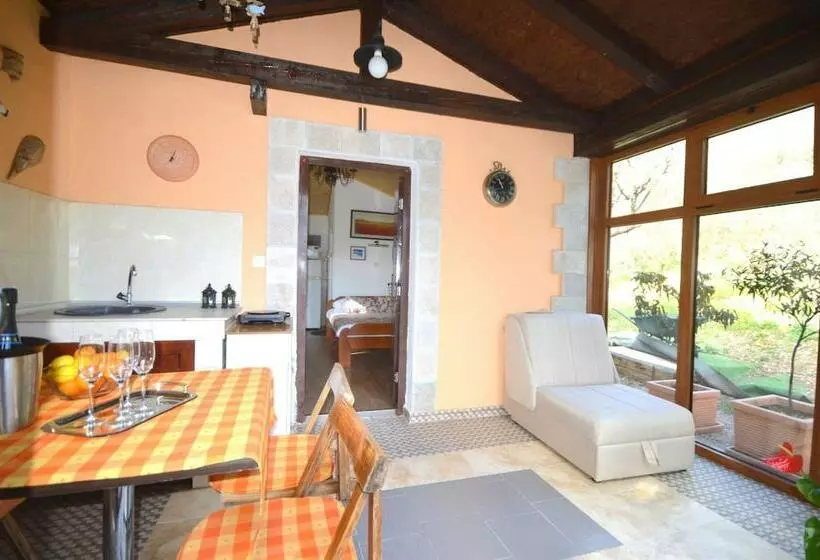 هتل Lazzaro Apartments