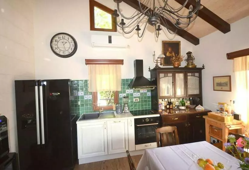 هتل Lazzaro Apartments