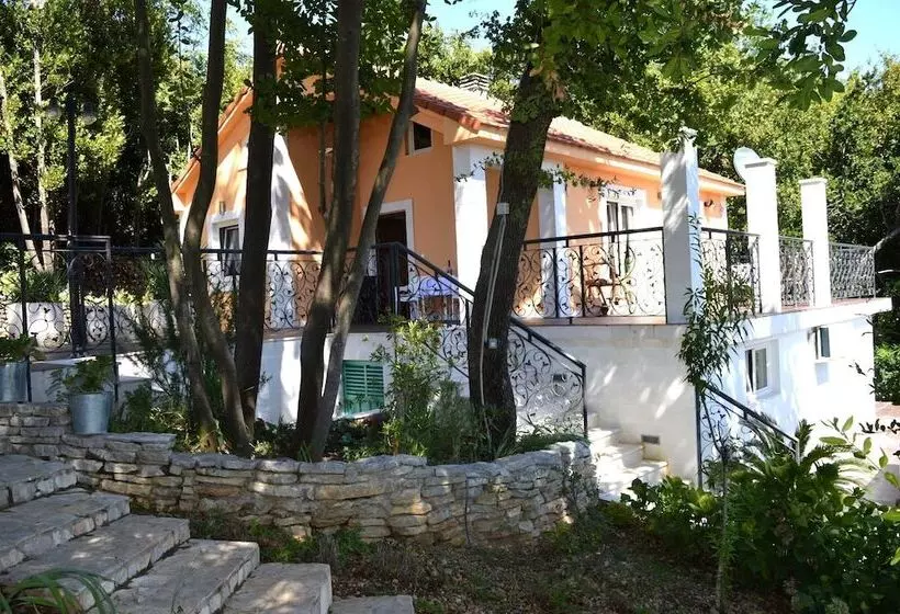 هتل Lazzaro Apartments