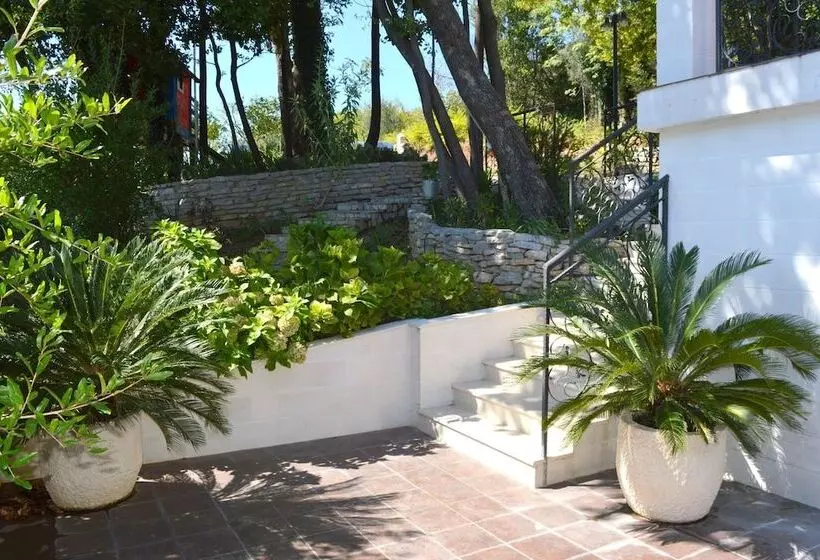 هتل Lazzaro Apartments