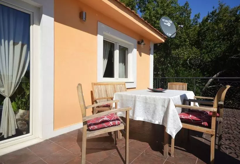 هتل Lazzaro Apartments