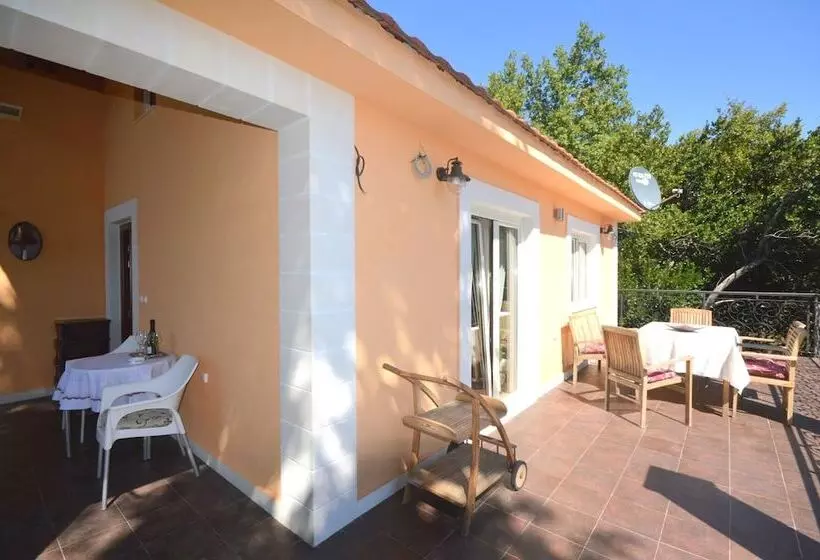 هتل Lazzaro Apartments
