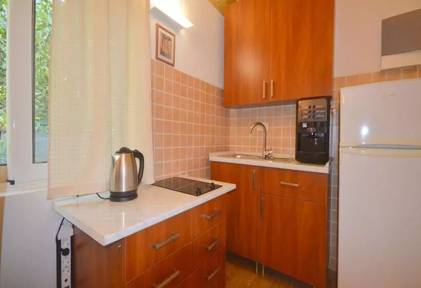 هتل Lazzaro Apartments
