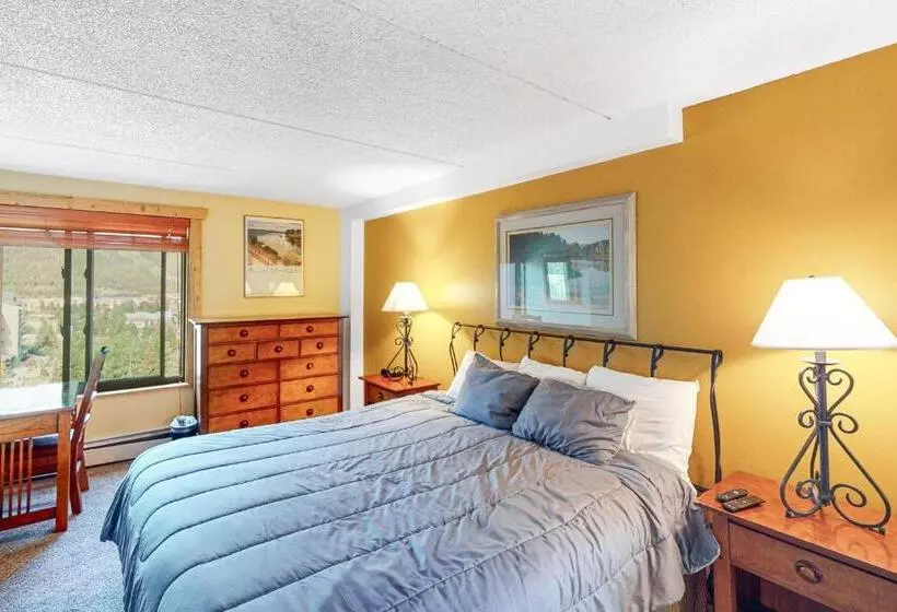 هتل Village Square Condo #631