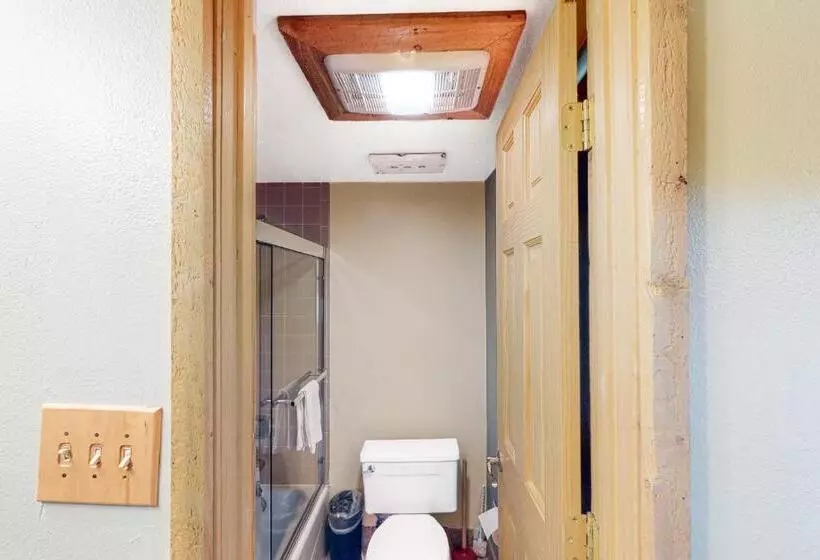 هتل Village Square Condo #631
