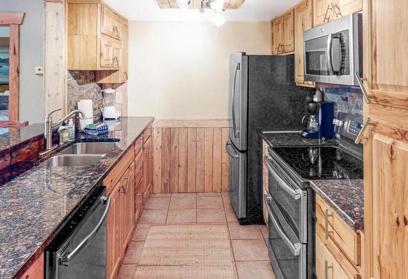 هتل Village Square Condo #631