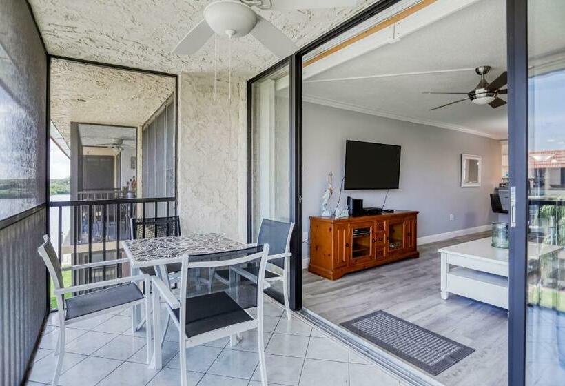 Отель Bay Mariner 428