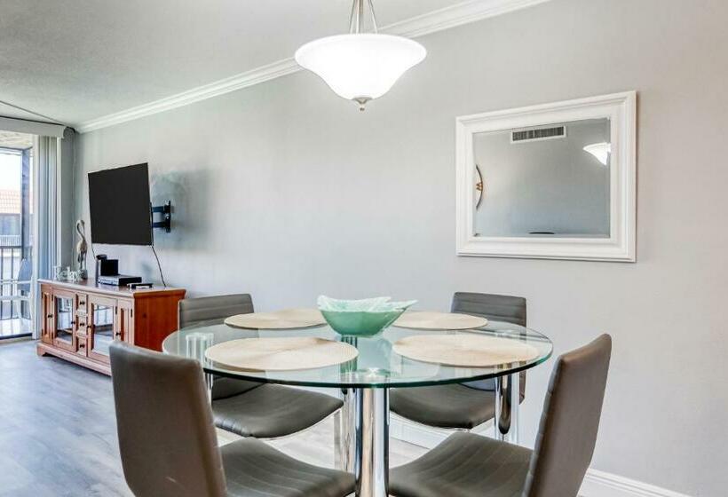 Отель Bay Mariner 428