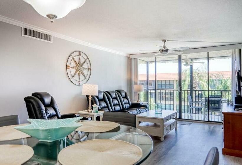 Отель Bay Mariner 428