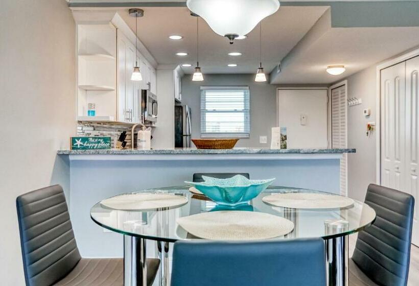 Отель Bay Mariner 428