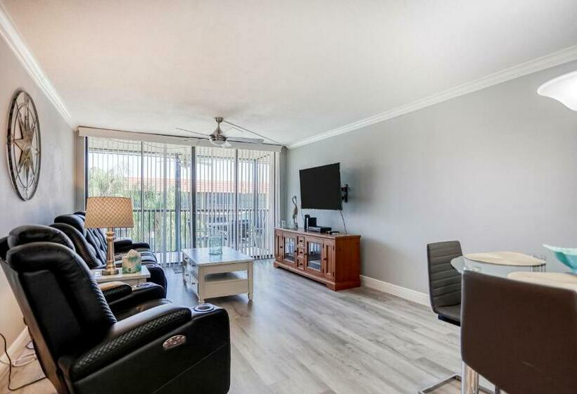 Отель Bay Mariner 428