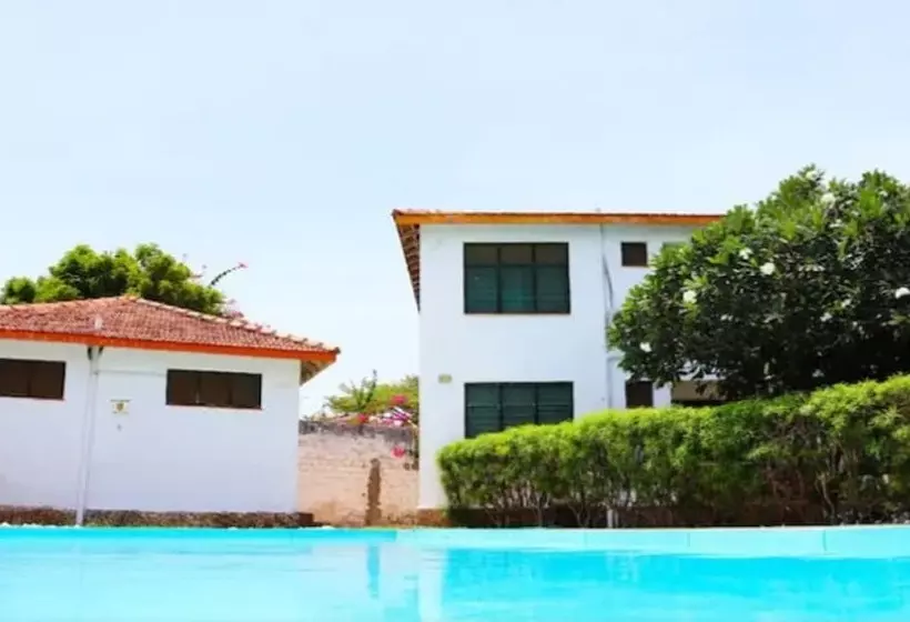 هتل Bubbles Cottages