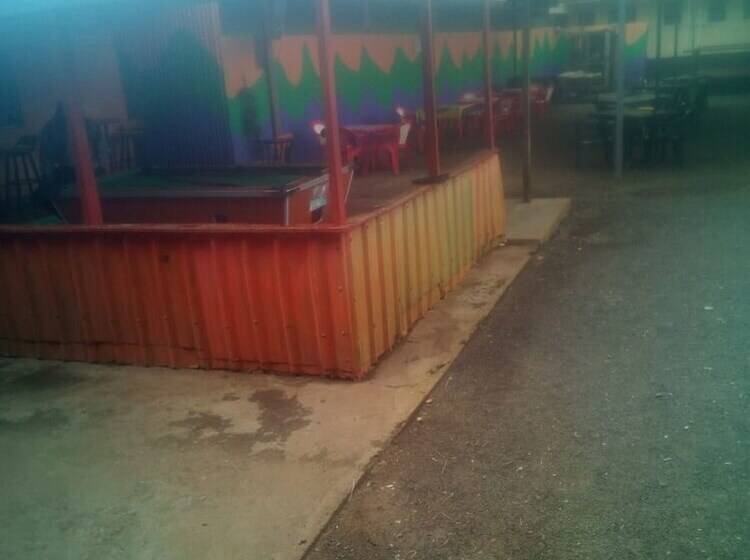 هتل Highway Breeze Restaurant