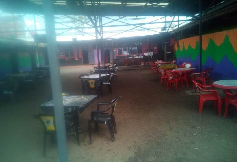 هتل Highway Breeze Restaurant