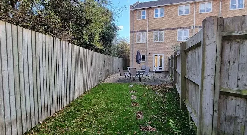 Hotelli Wren Way Serviced Accommodation