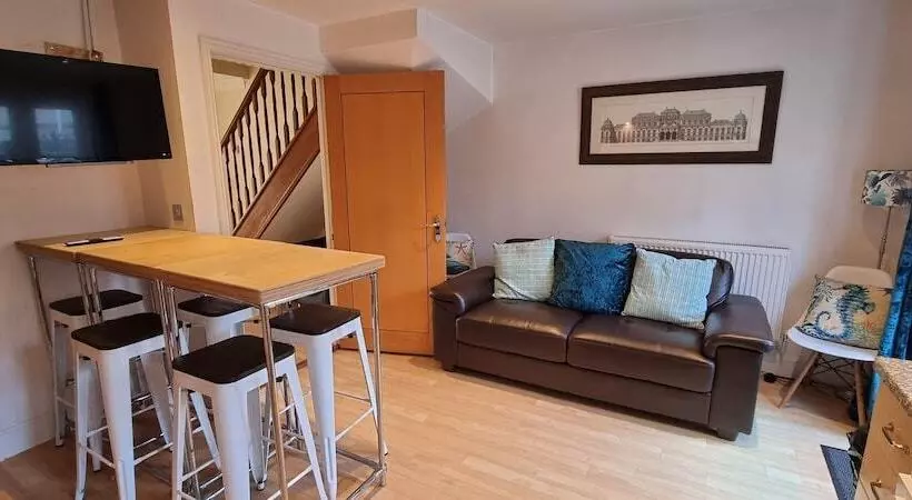 Hotelli Wren Way Serviced Accommodation