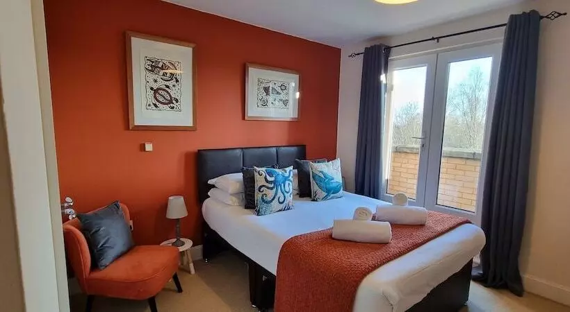 Hotelli Wren Way Serviced Accommodation