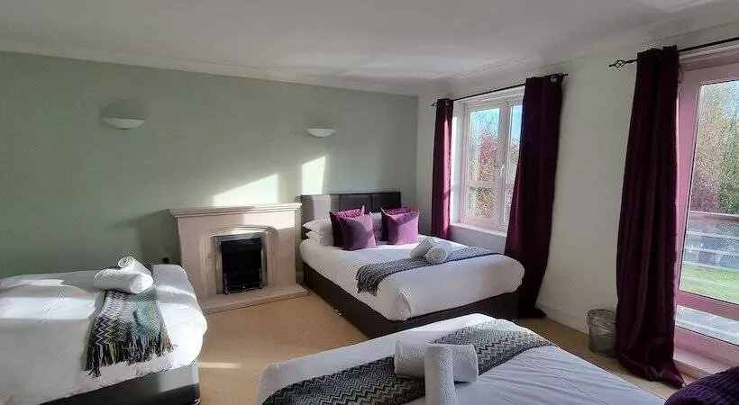 Hotelli Wren Way Serviced Accommodation