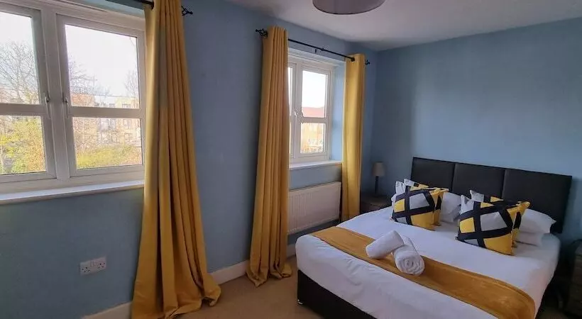 Hotelli Wren Way Serviced Accommodation