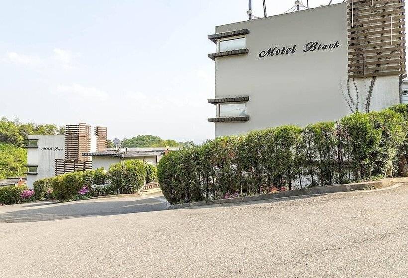 Hotel Eumseong Black And White