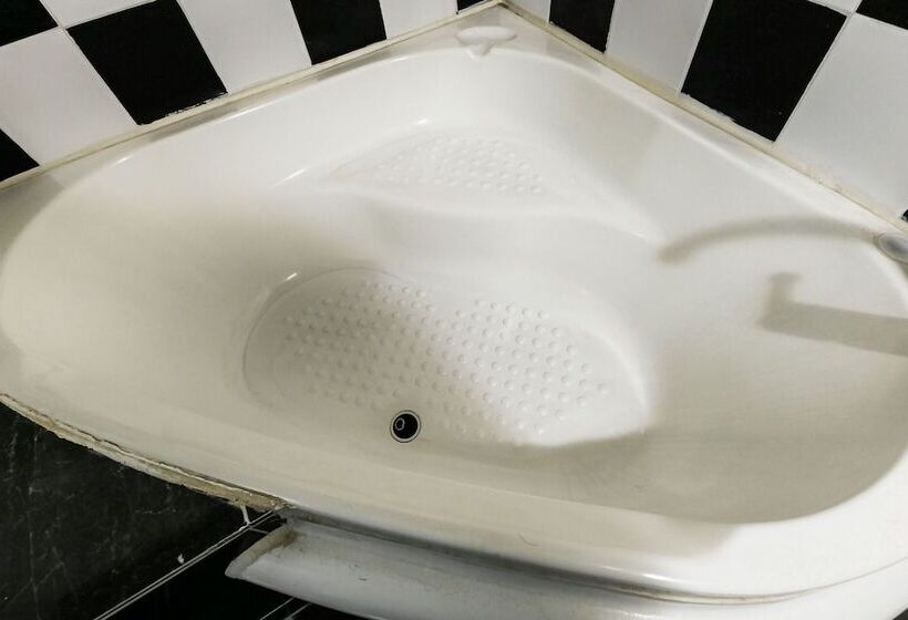 Hotel Eumseong Black And White