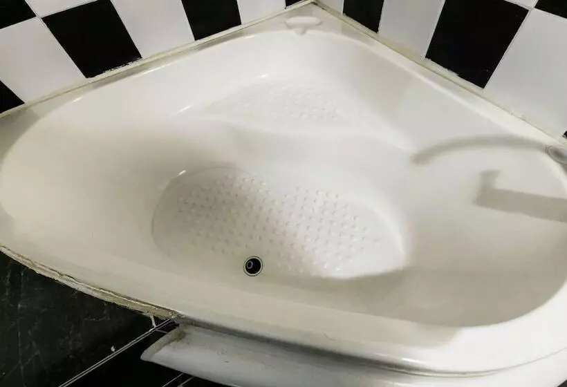 Hotelli Eumseong Black And White