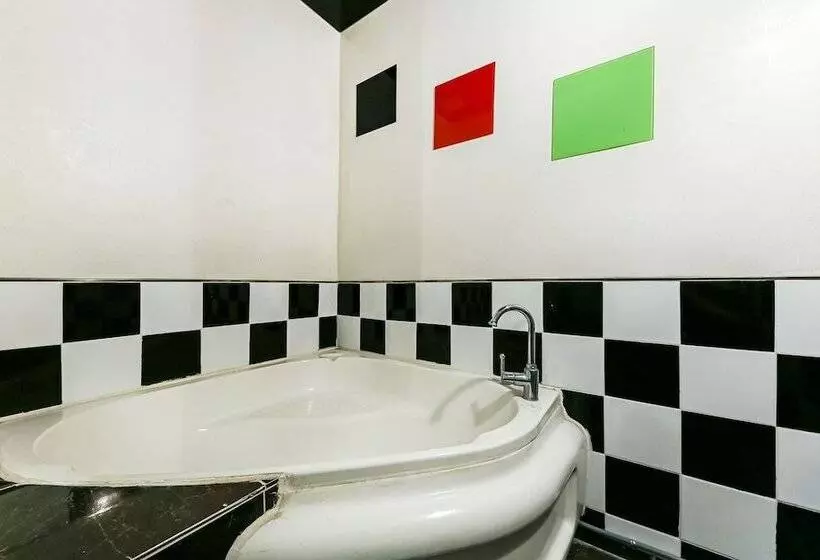 Hotelli Eumseong Black And White