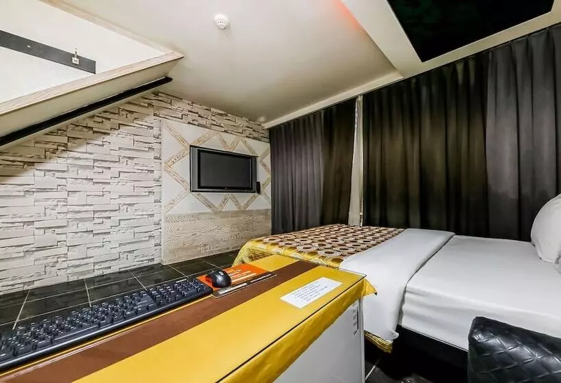 Hotelli Eumseong Black And White