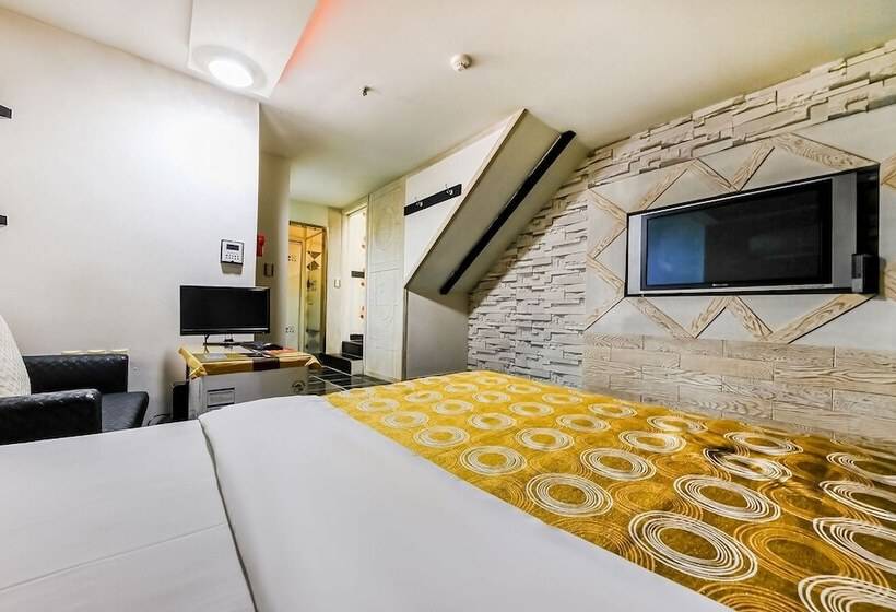 Hotel Eumseong Black And White