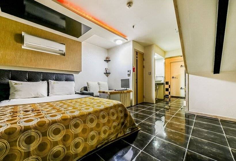 Hotel Eumseong Black And White