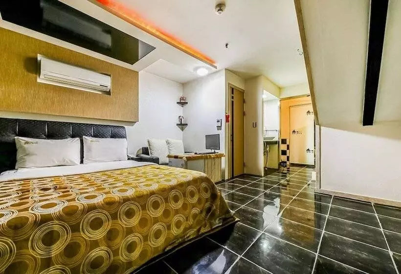 Hotelli Eumseong Black And White