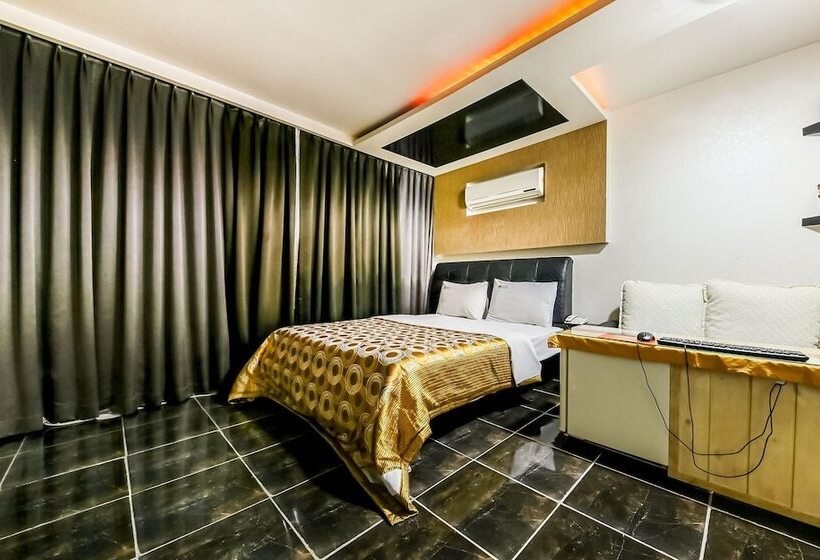 Hotel Eumseong Black And White