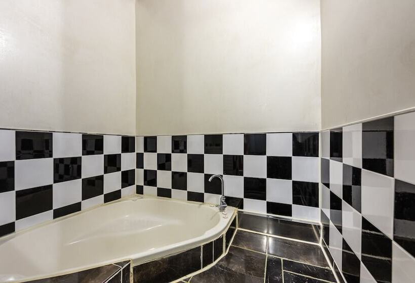 Hotel Eumseong Black And White