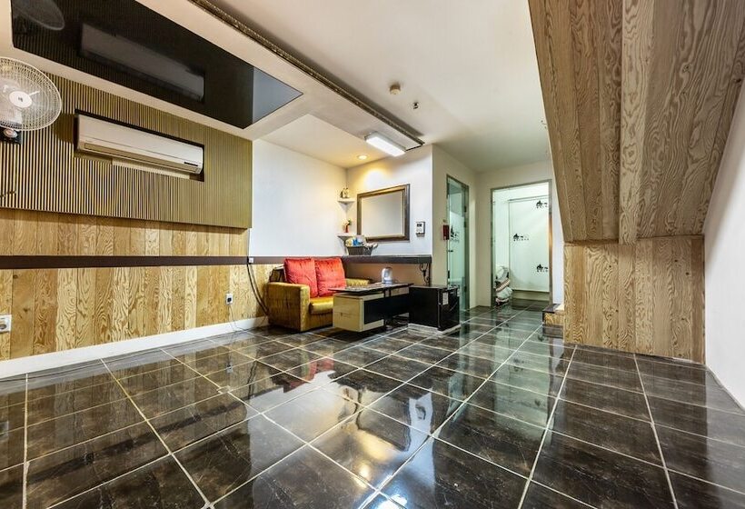 Hotel Eumseong Black And White