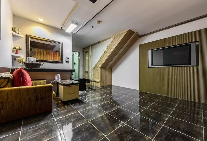 Hotelli Eumseong Black And White