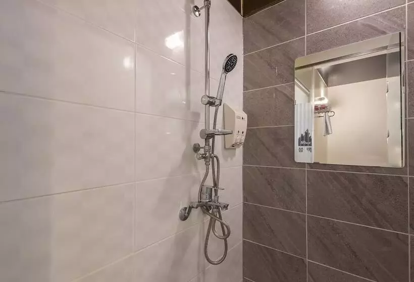 Hotelli Eumseong Black And White