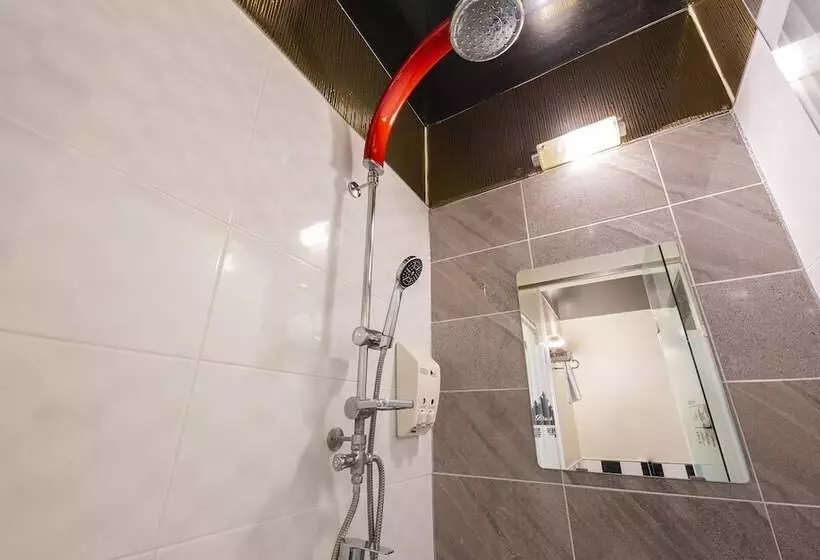 Hotelli Eumseong Black And White