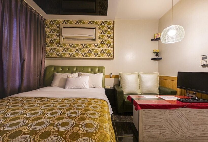 Hotel Eumseong Black And White