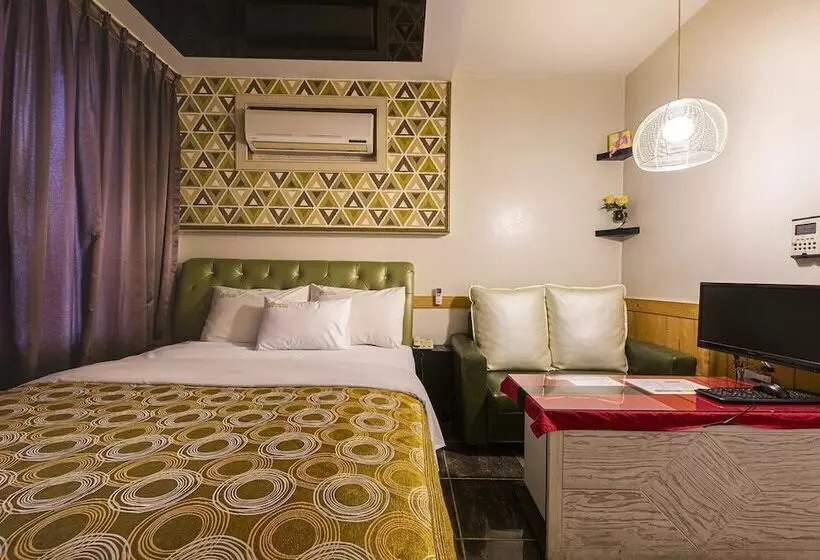 Hotelli Eumseong Black And White