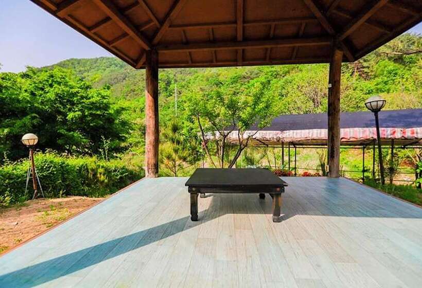 هتل Goesan Geumneung Hwangto Pension