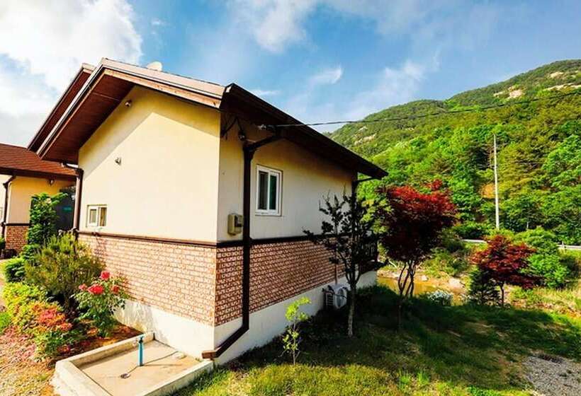 هتل Goesan Geumneung Hwangto Pension