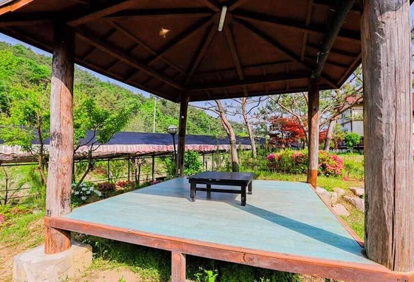 هتل Goesan Geumneung Hwangto Pension