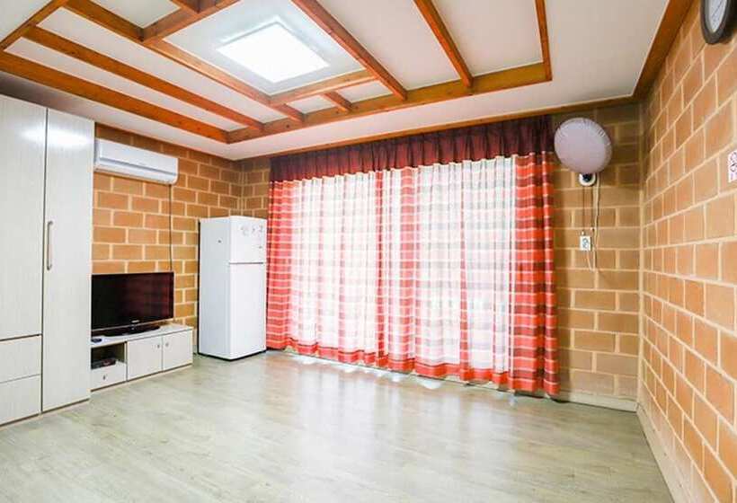 هتل Goesan Geumneung Hwangto Pension