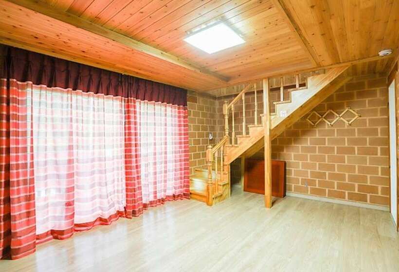 هتل Goesan Geumneung Hwangto Pension